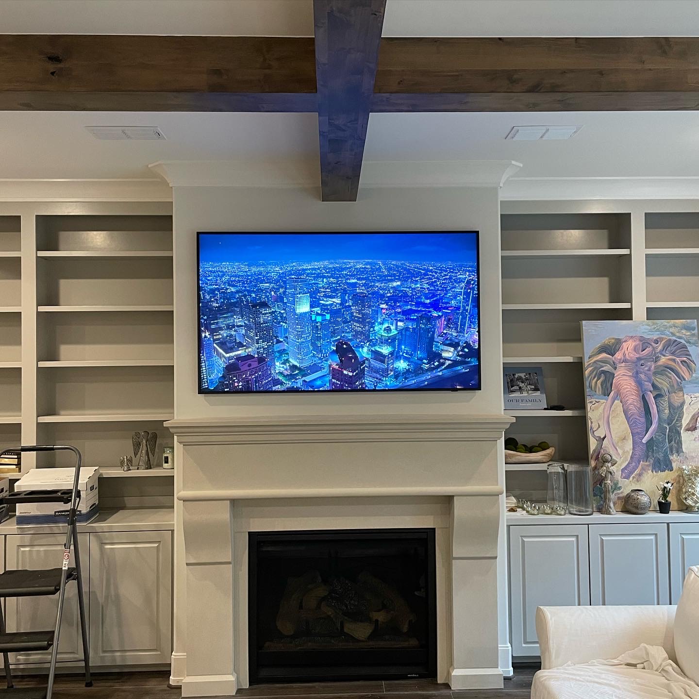 Expert Samsung Frame TV Mounting & Electrical Outlet Installation in Bellaire, Texas